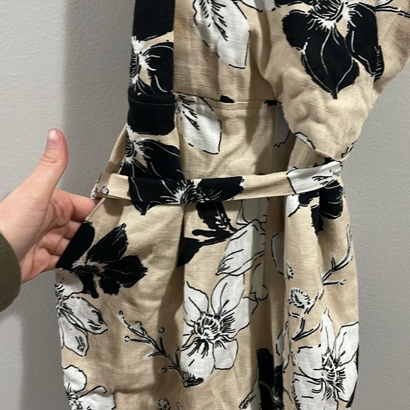 Dotti Black & Beige Floral Jumpsuit adjustable straps and zipper closure - Picture 8 of 9